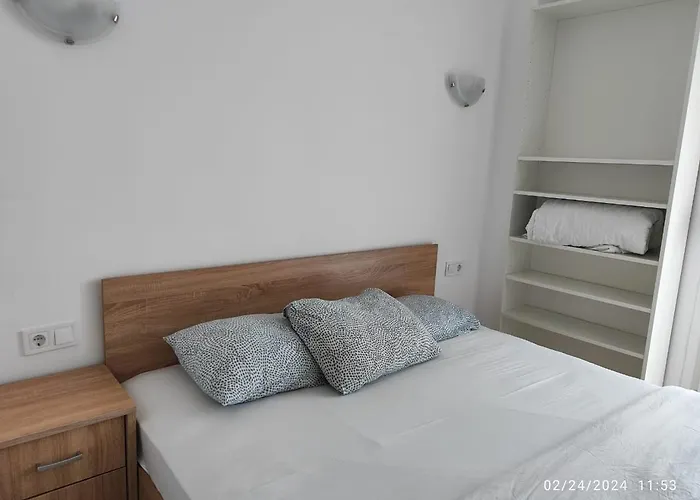 Mands Homes 4 Bedrooms דירה *