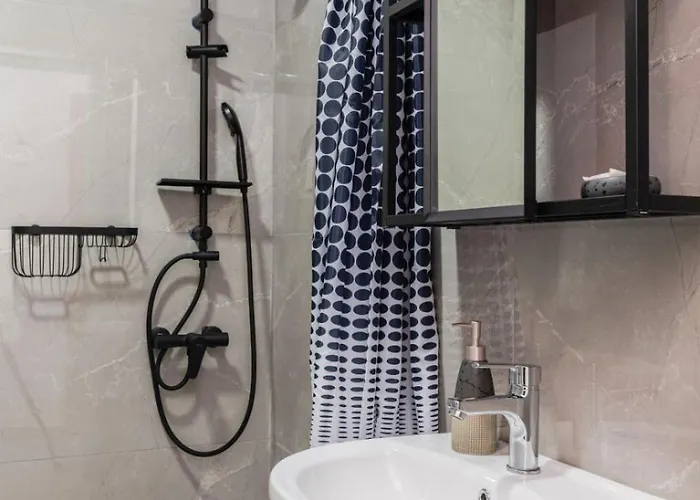 Mands Homes 4 Bedrooms דירה *